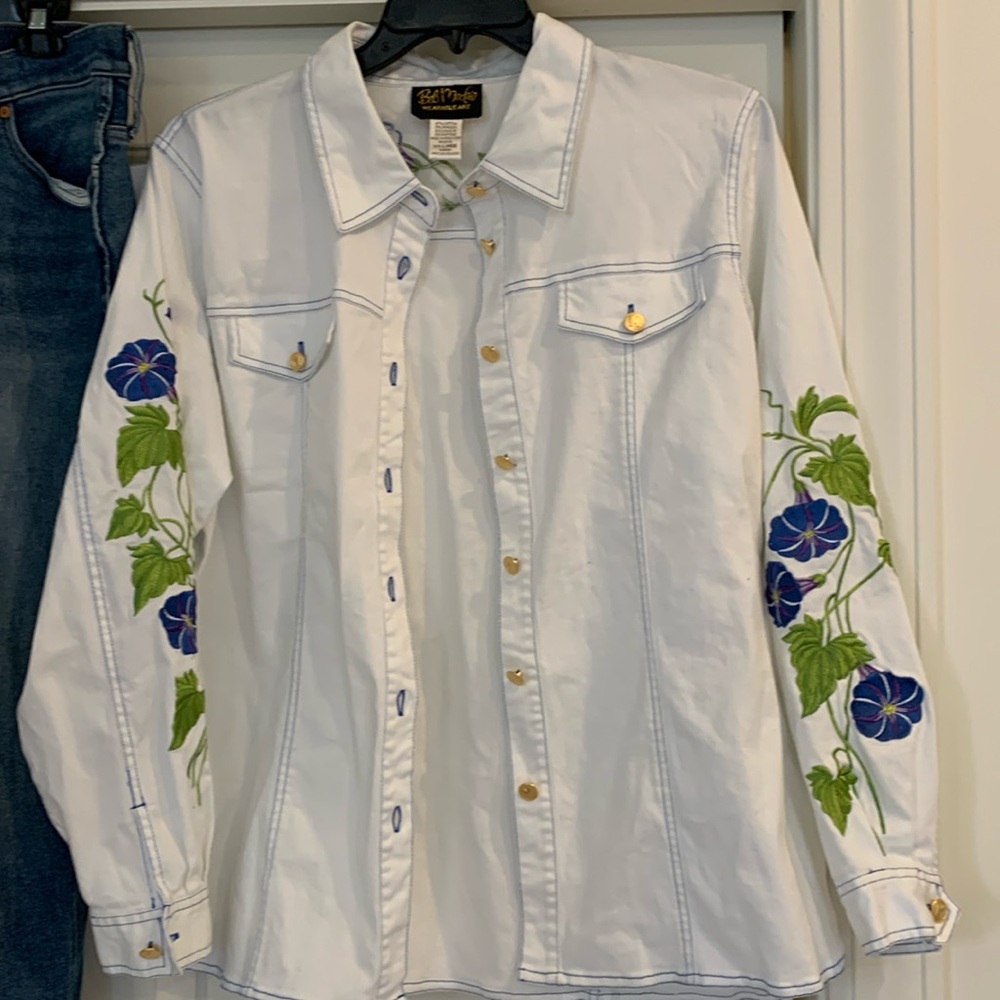 Bob Mackie wearable art morning glory long sleeve shirt/shacket.
C